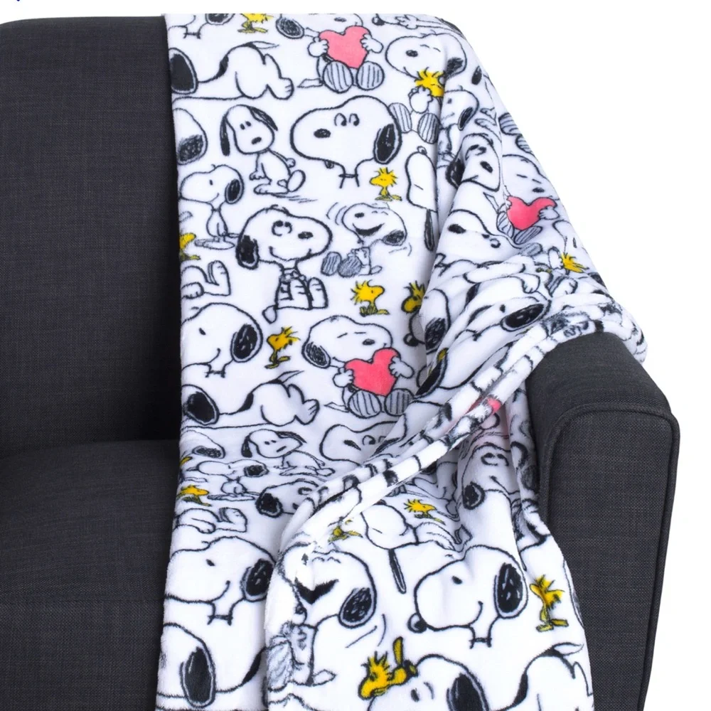 PEANUTS Snoopy & Woodstock Chuckle & Heart Throw